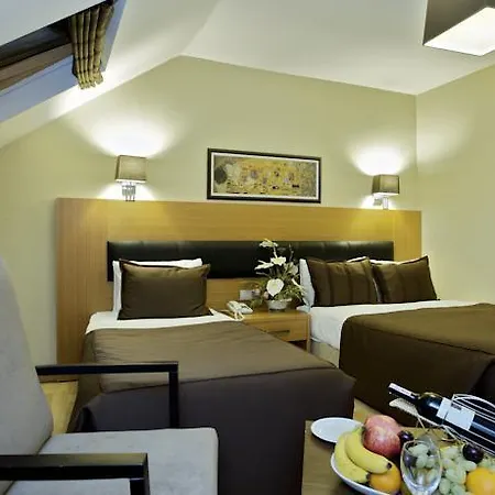 Mirilayon - Old Town Hotel