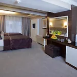 ميريلايون - أولد تاون فندق 4*