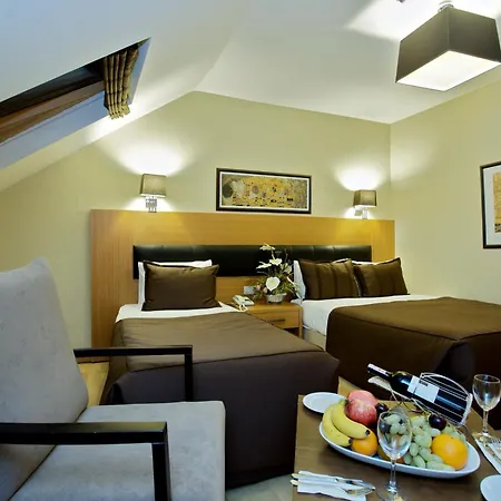 Mirilayon - Old Town Hotel